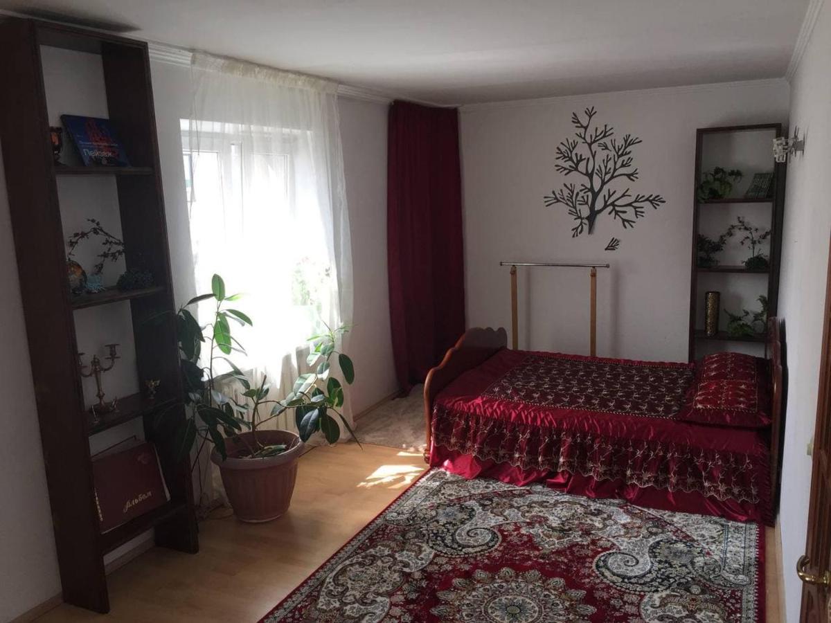 Guest House On Maksimova 9 Alma-Ata Buitenkant foto