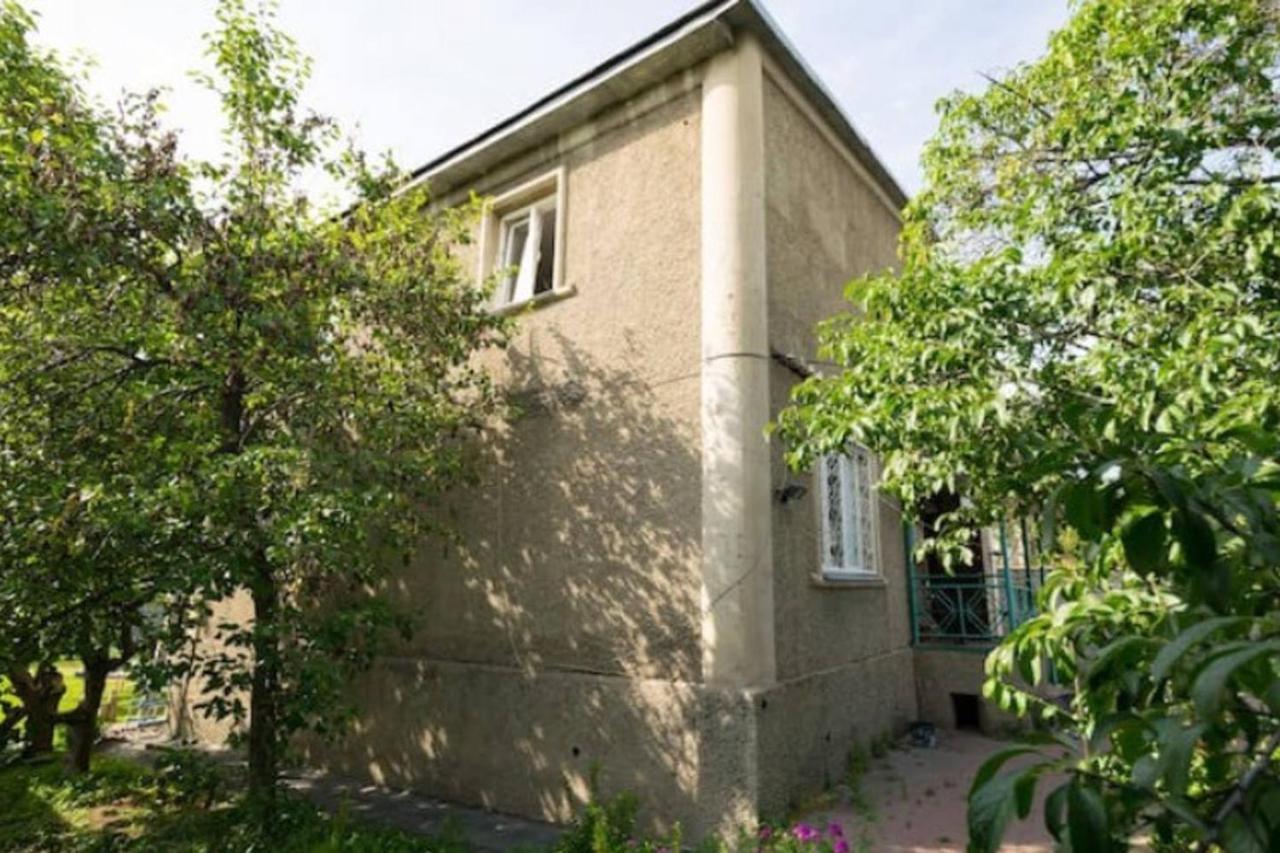 Guest House On Maksimova 9 Alma-Ata Buitenkant foto