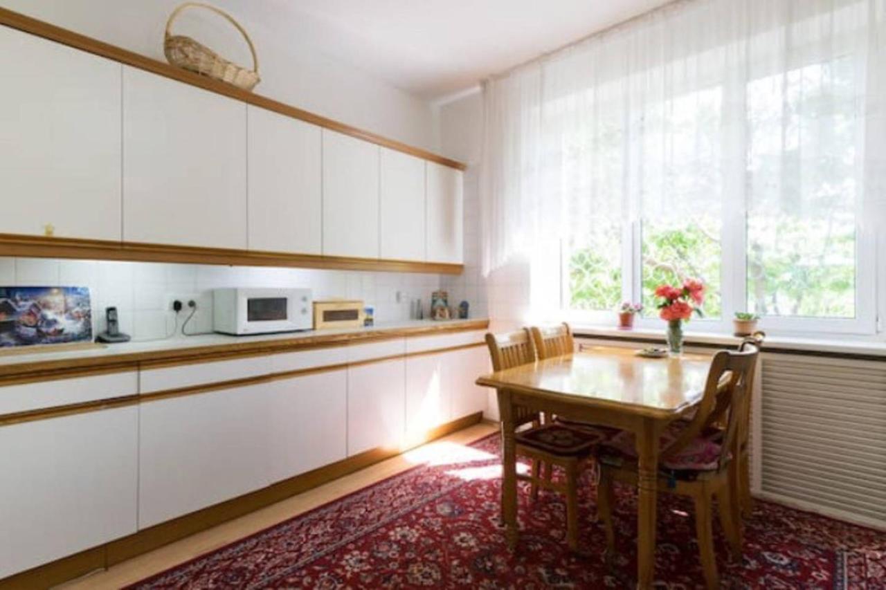 Guest House On Maksimova 9 Alma-Ata Buitenkant foto