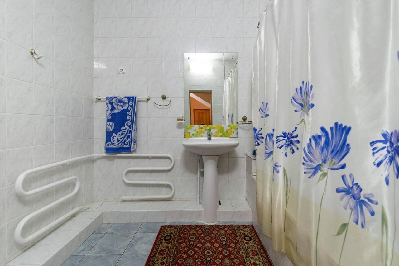 Guest House On Maksimova 9 Alma-Ata Buitenkant foto